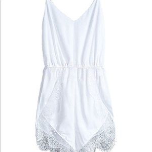 White lace trim romper 👰🏼